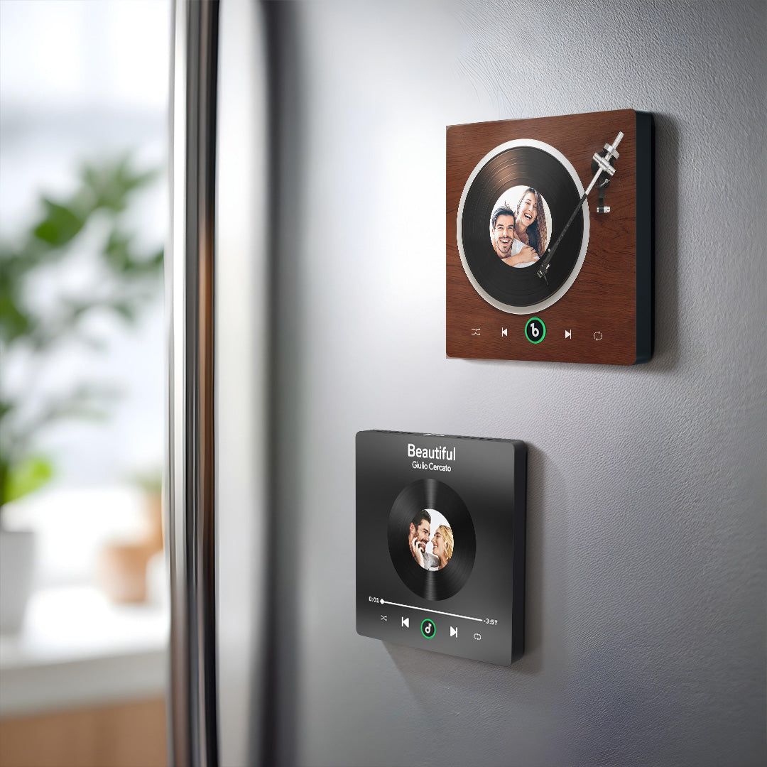 Muziek Koelkastmagneet in Platenspeler Stijl – Gepersonaliseerd Cadeau
