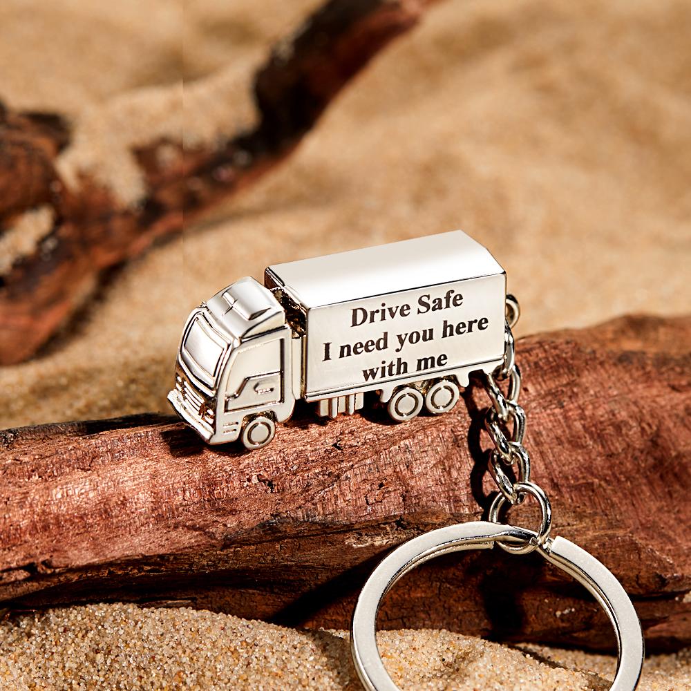 Gepersonaliseerde Truck Sleutelhanger – Gegraveerd Cadeau voor Man of Vriend, Drive Safe Charm