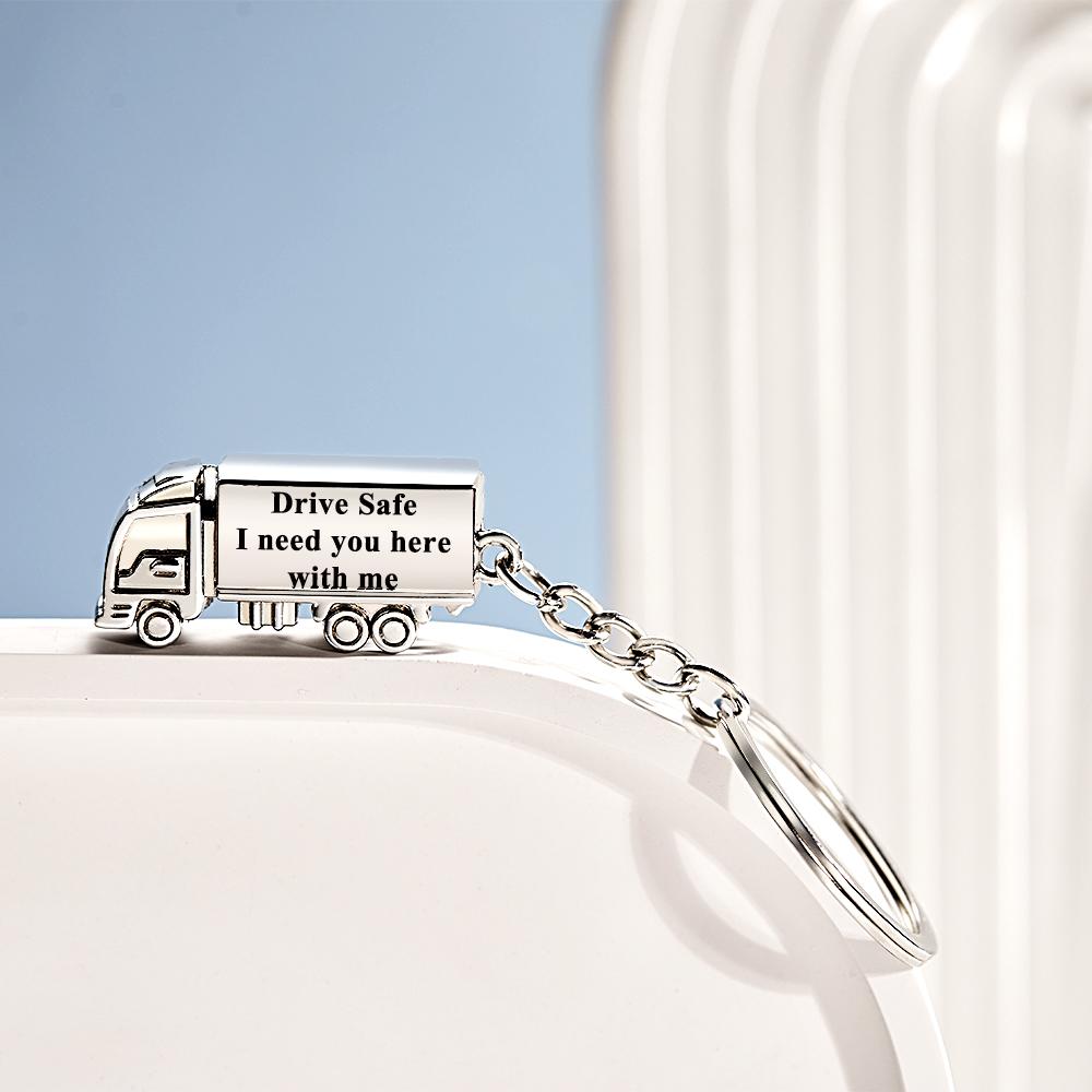 Gepersonaliseerde Truck Sleutelhanger – Gegraveerd Cadeau voor Man of Vriend, Drive Safe Charm